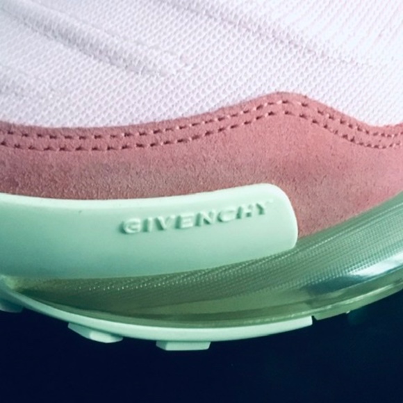 100% Authentic Givenchy Light Runner Sneaker Pink Bubble Gum Size 40/9.5 - Picture 5 of 12